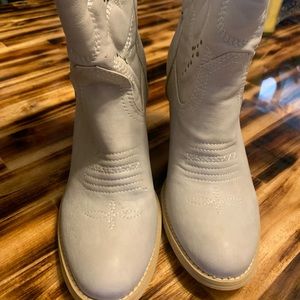 Very Volatile size 7 dress cowboy boots